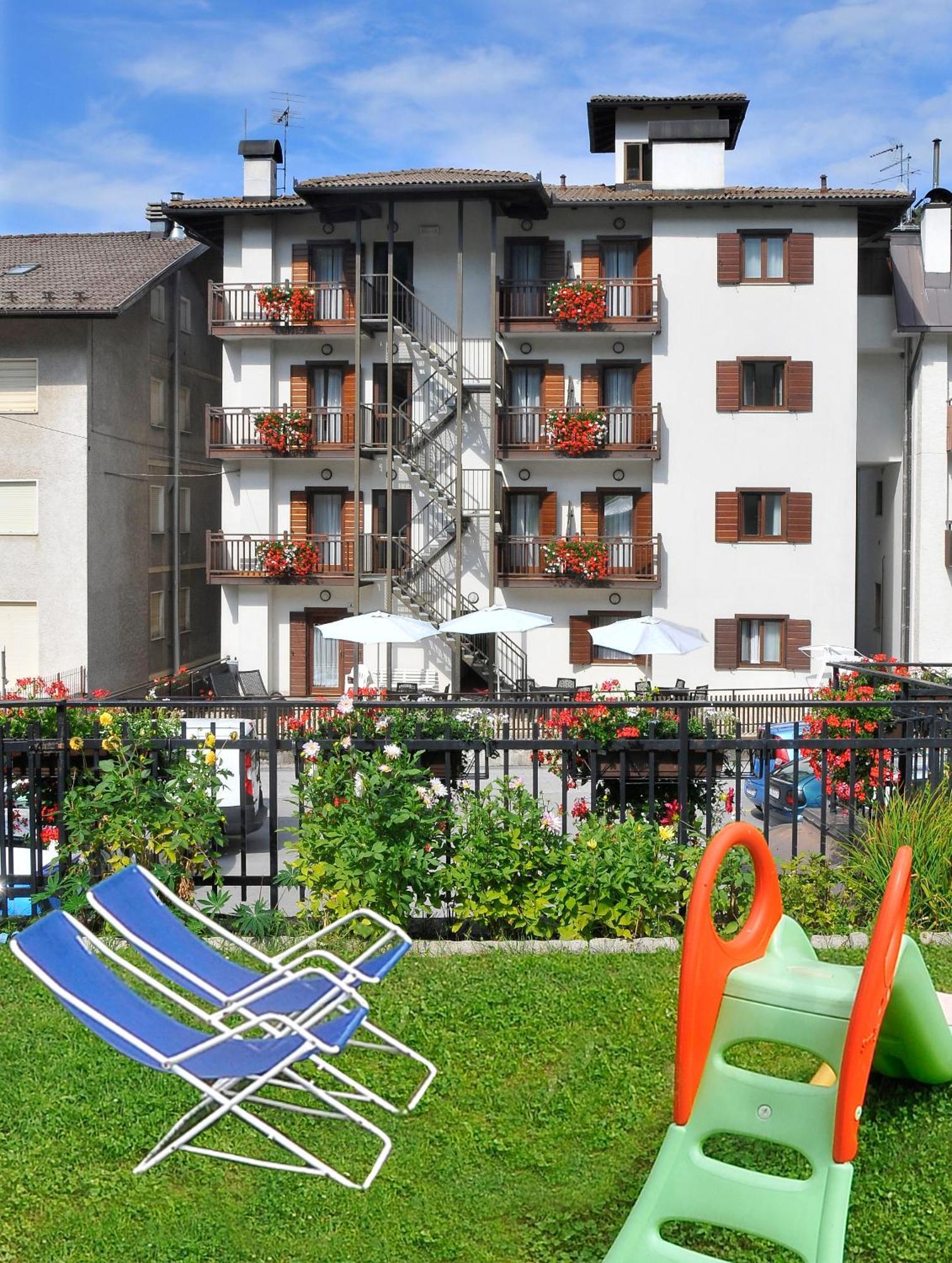 Hotel Italia Baselga di Pinè Esterno foto
